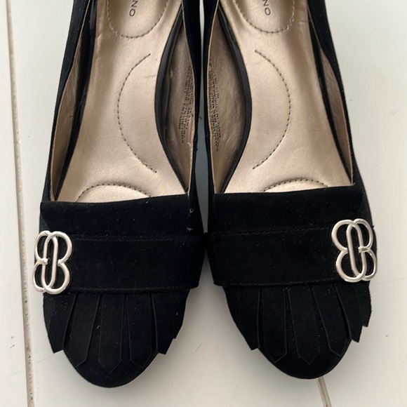 Bandolino Black Suede Shoes with Patent Block Heel, 6.5 - Picture 2 of 10